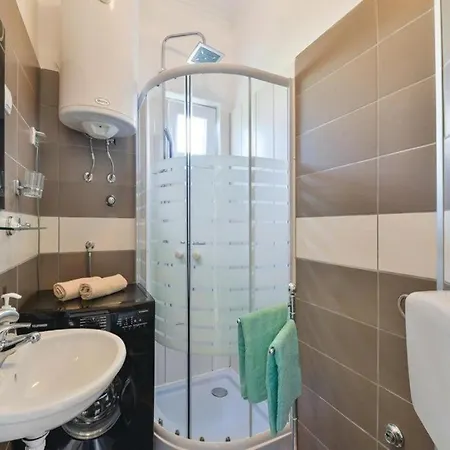 G Apartment *