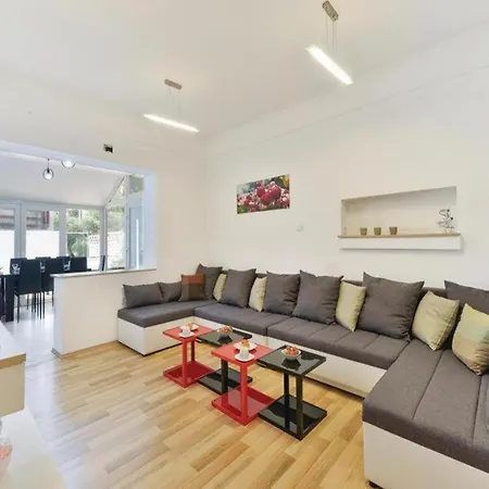 G Apartman